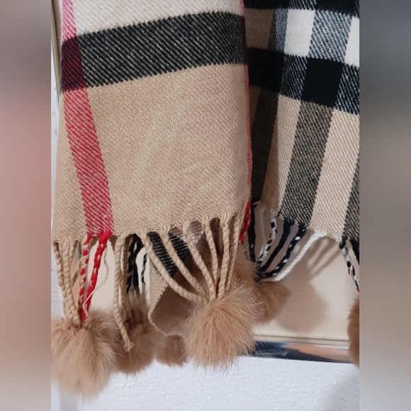 Burberry? Plaid Scarf with real furTassels , scarf without tag - Picture 6 of 6